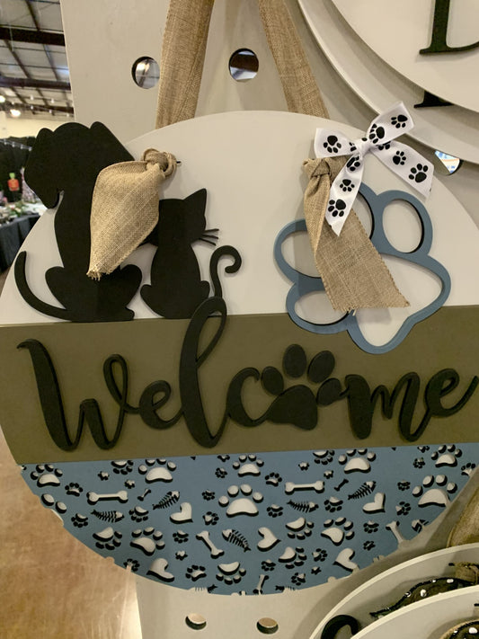 Welcome with cat and dog